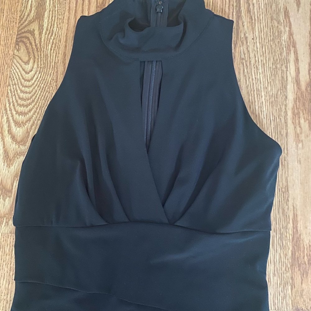 Elegant Black Sleeveless Dress - Picture 5 of 7